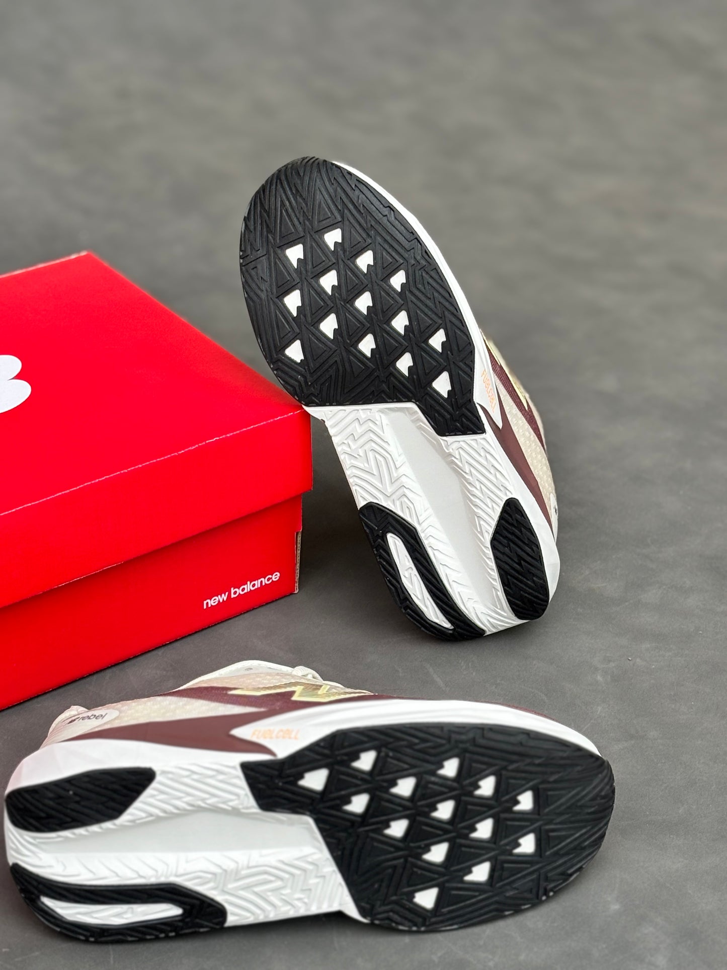 NEW BALANCE REBEL