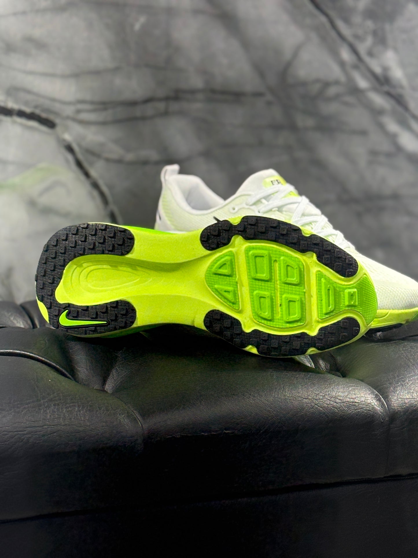NIKE VOMERO 18