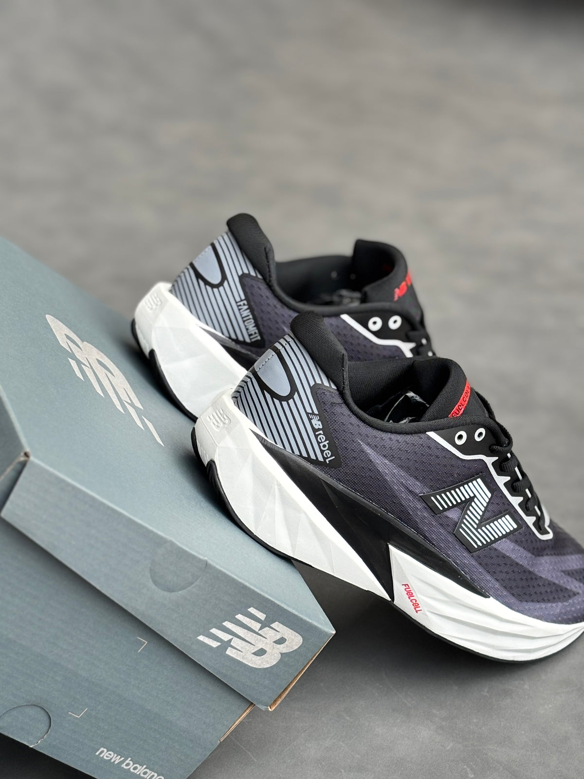 NEW BALANCE REBEL