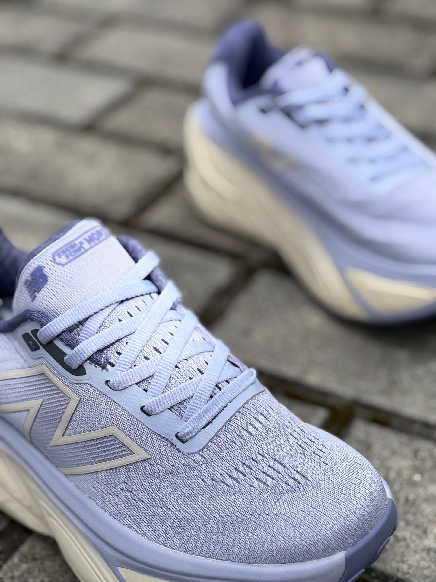 NEW BALANCE MORE V5