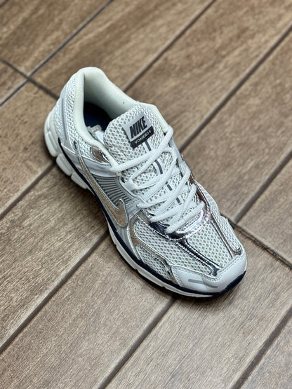 NIKE VOMERO 5