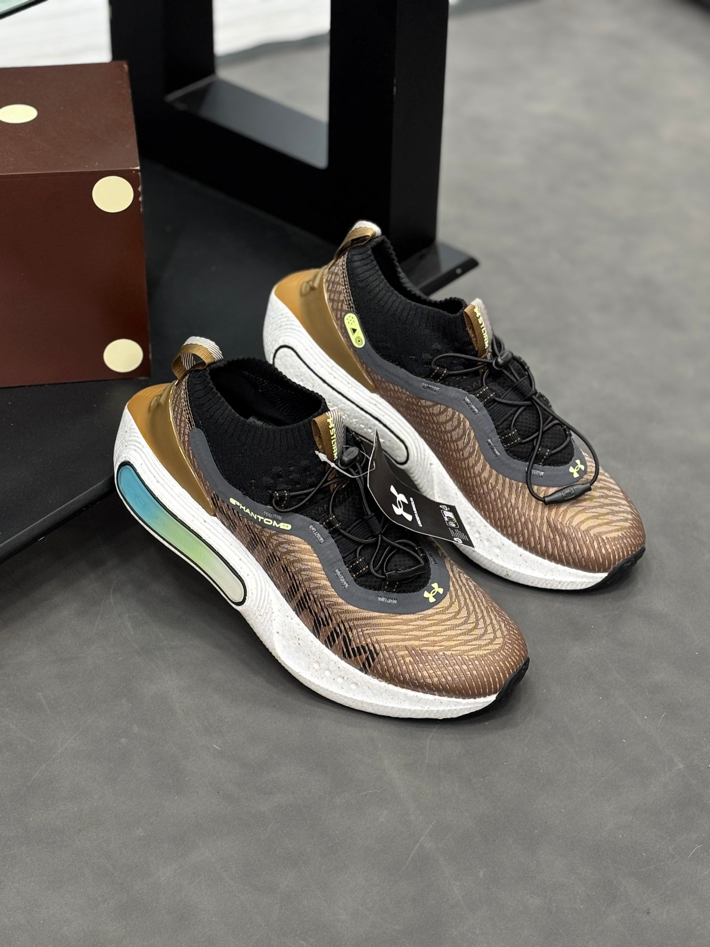 UNDER ARMOUR PHANTOM 4