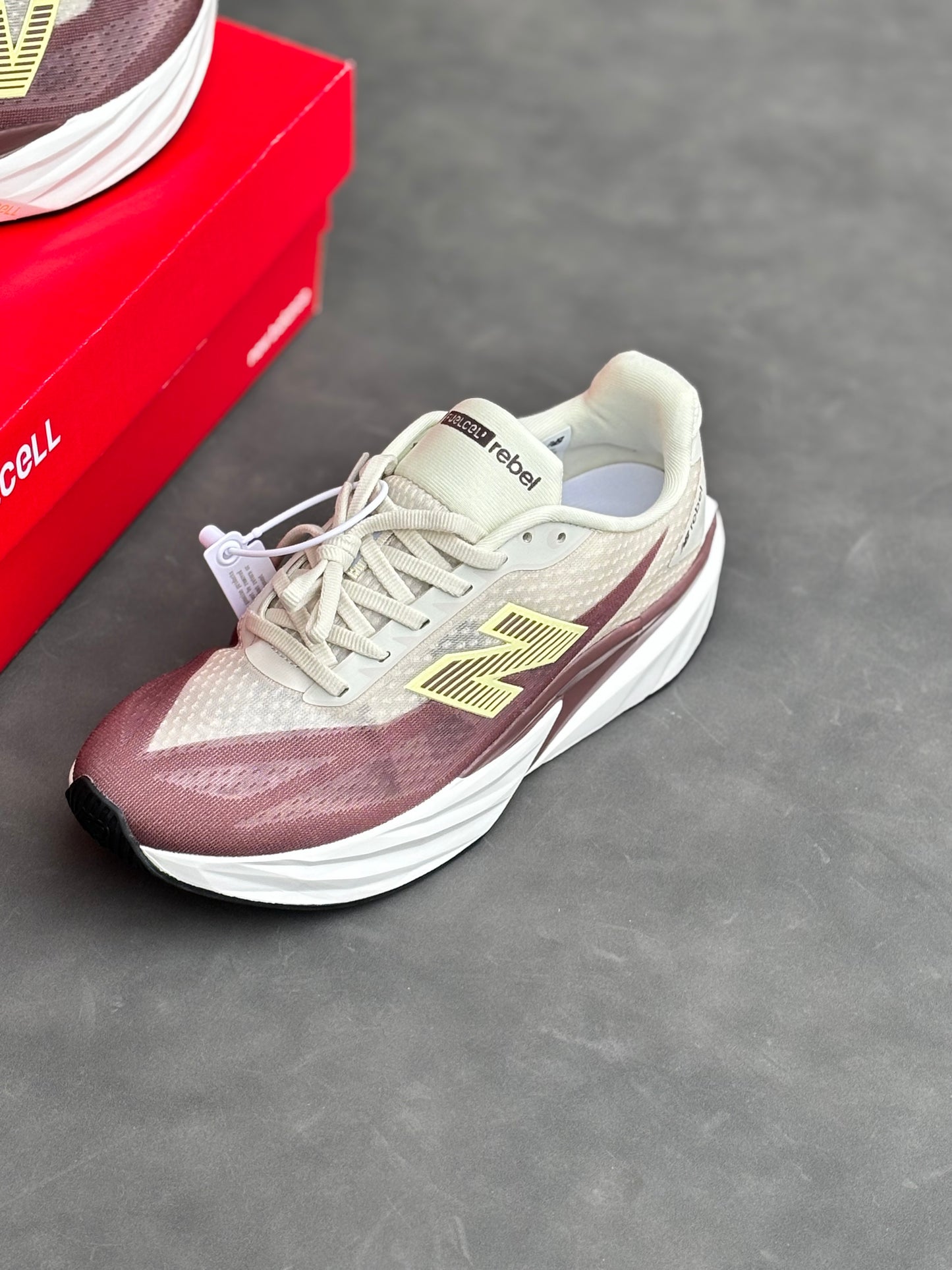 NEW BALANCE REBEL