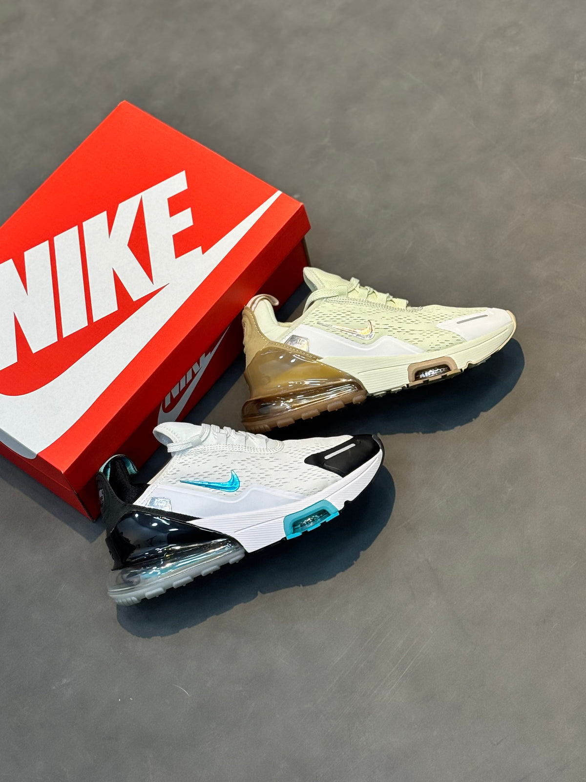 NIKE AIR MAX 270