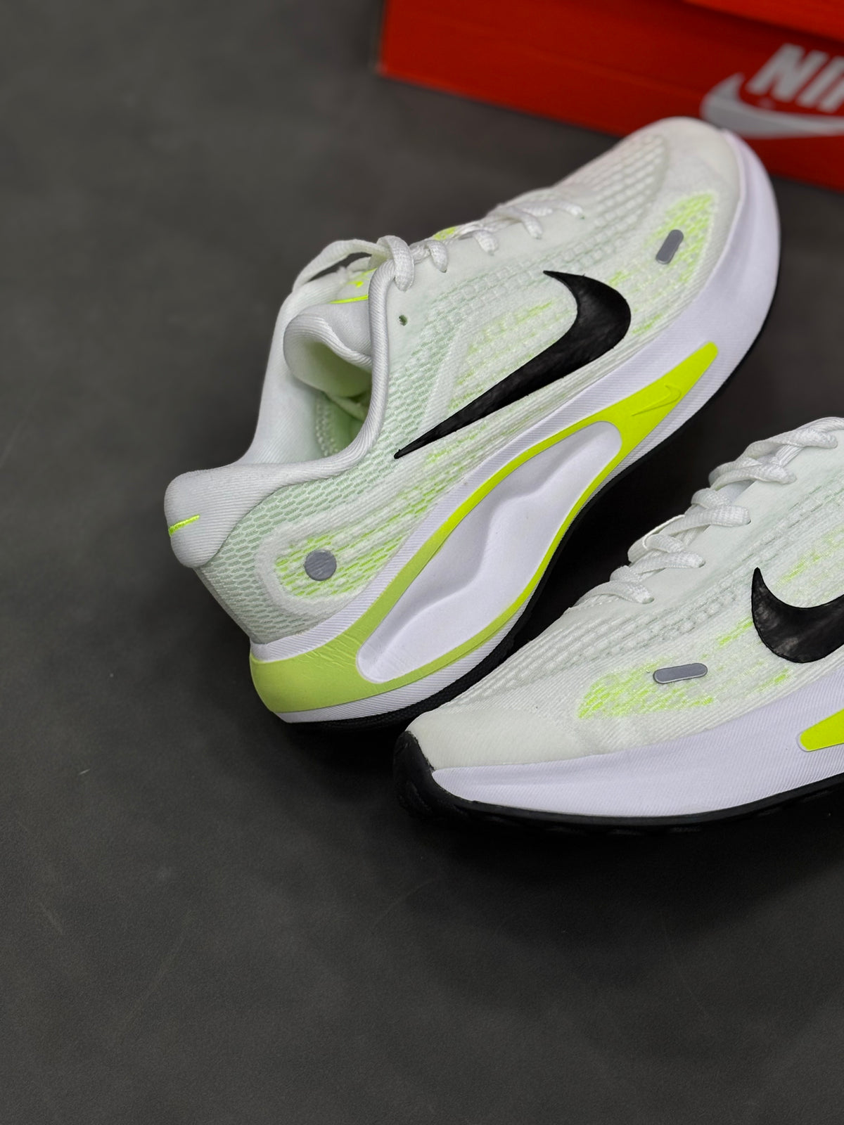 NIKE JOURNEY RUN