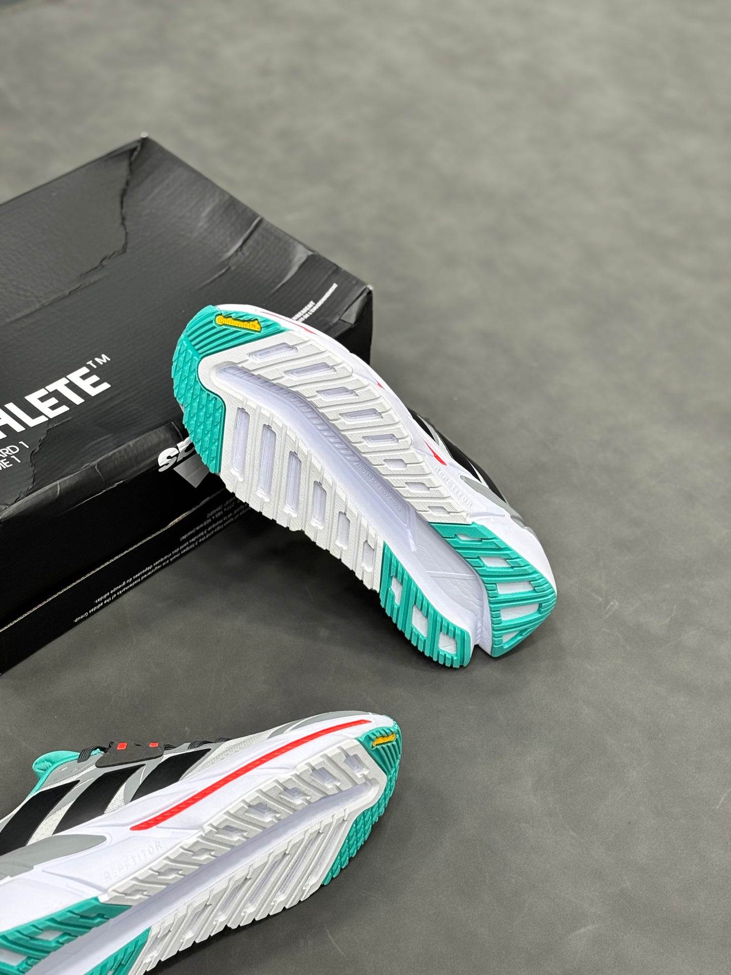 ADIDAS ADISTAR