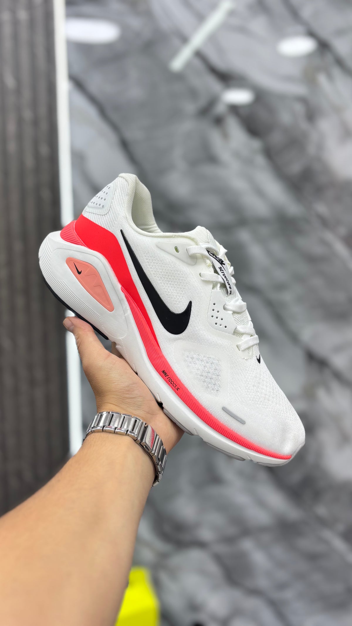NIKE STRUCTURE