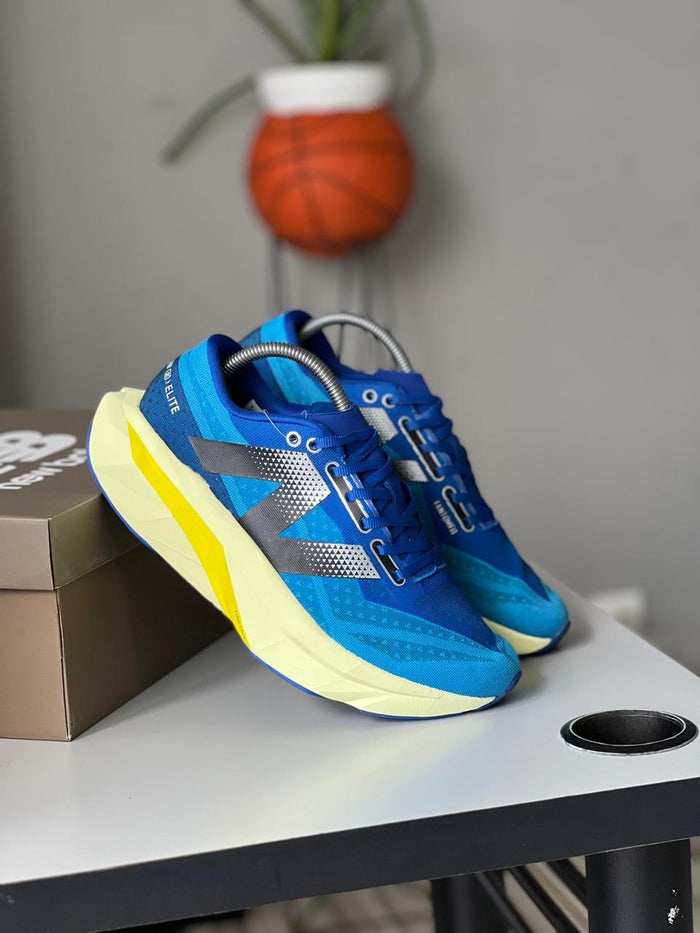 New Balance V4