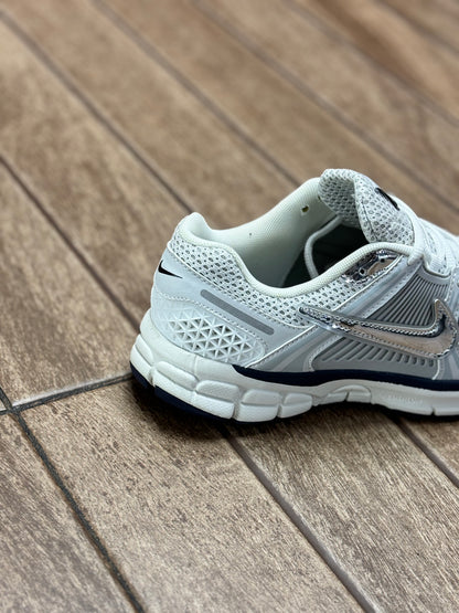 NIKE VOMERO 5