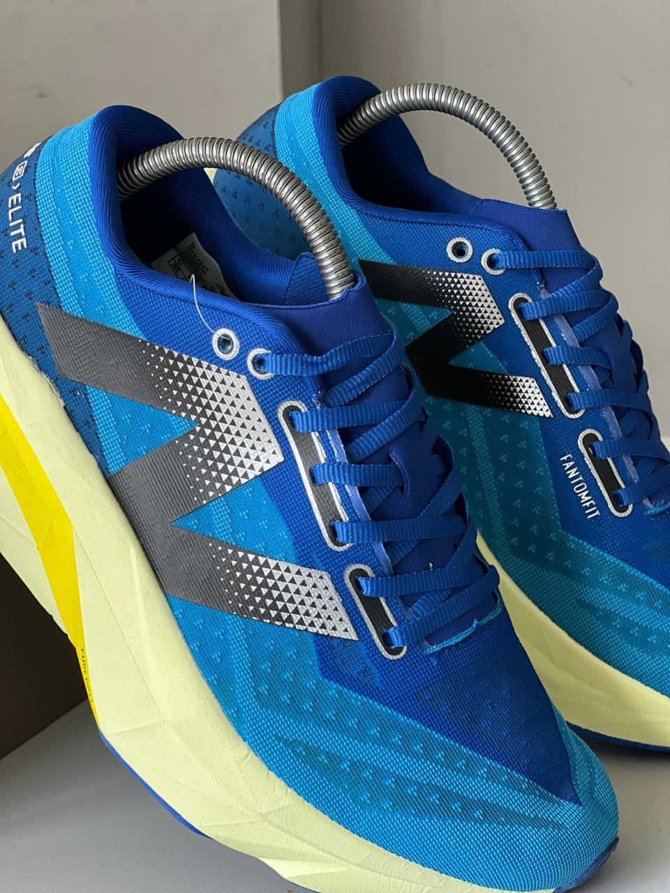 New Balance V4