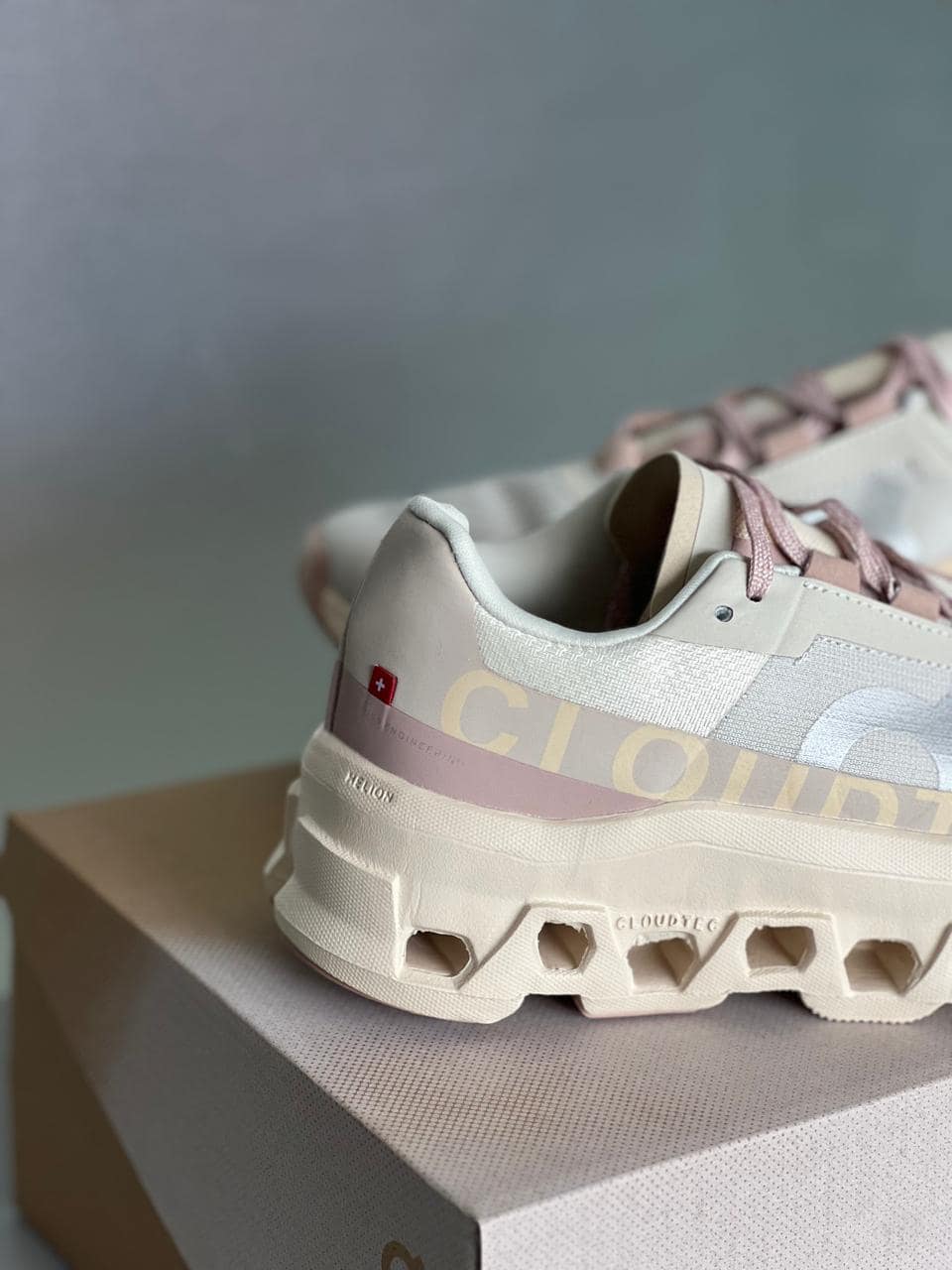 On Running Cloudmonster Beige