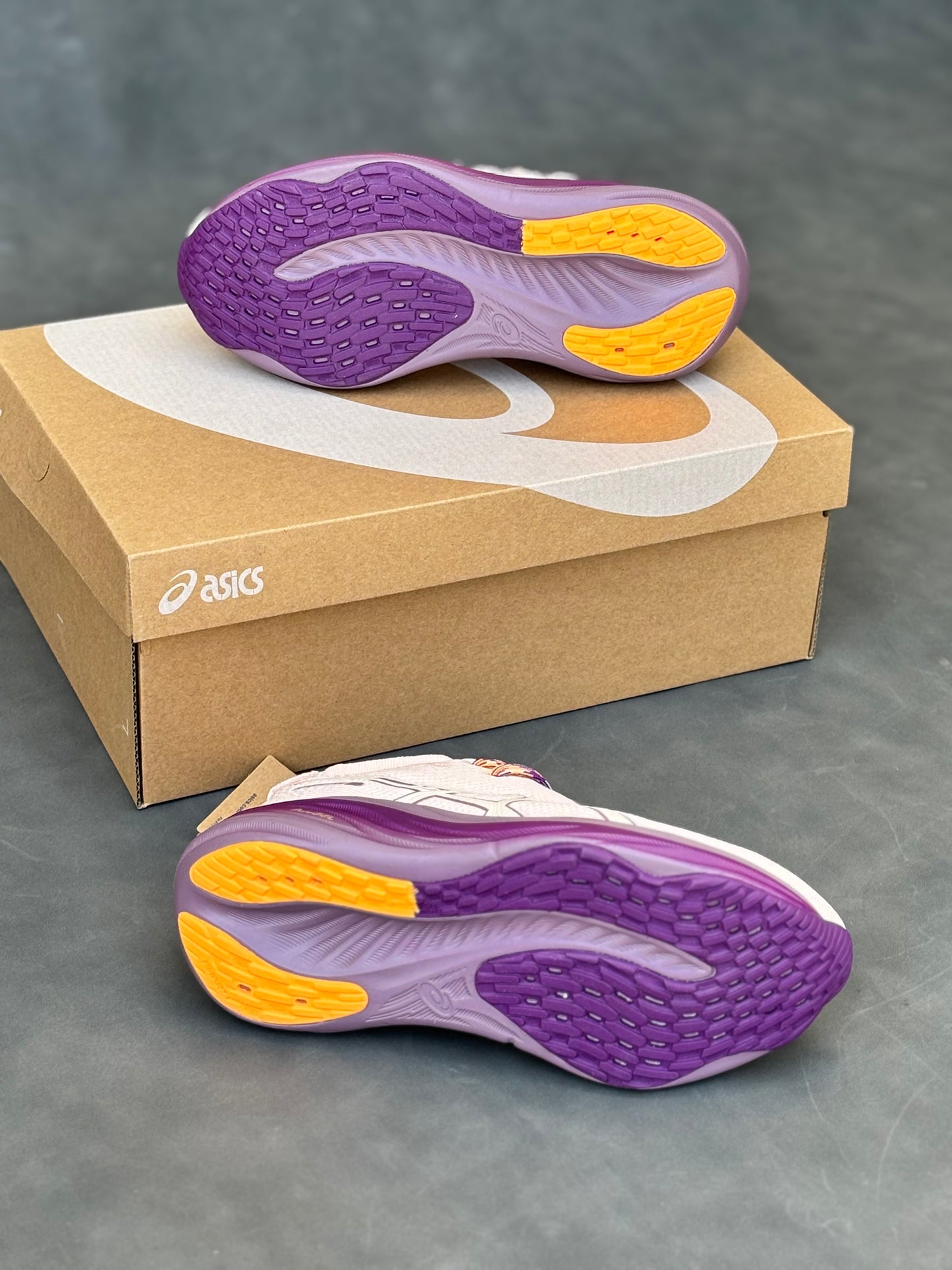 ASICS NIMBUS 27