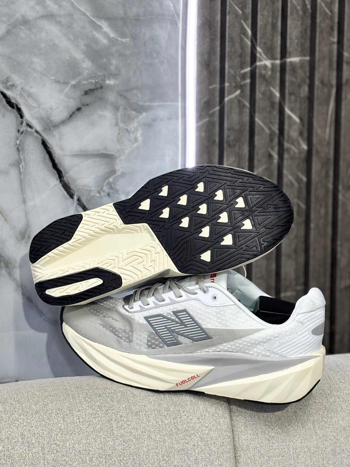 NEW BALANCE REBEL