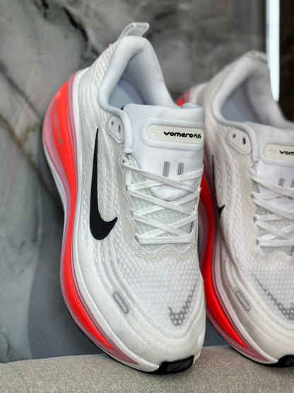 NIKE VOMERO PLUS