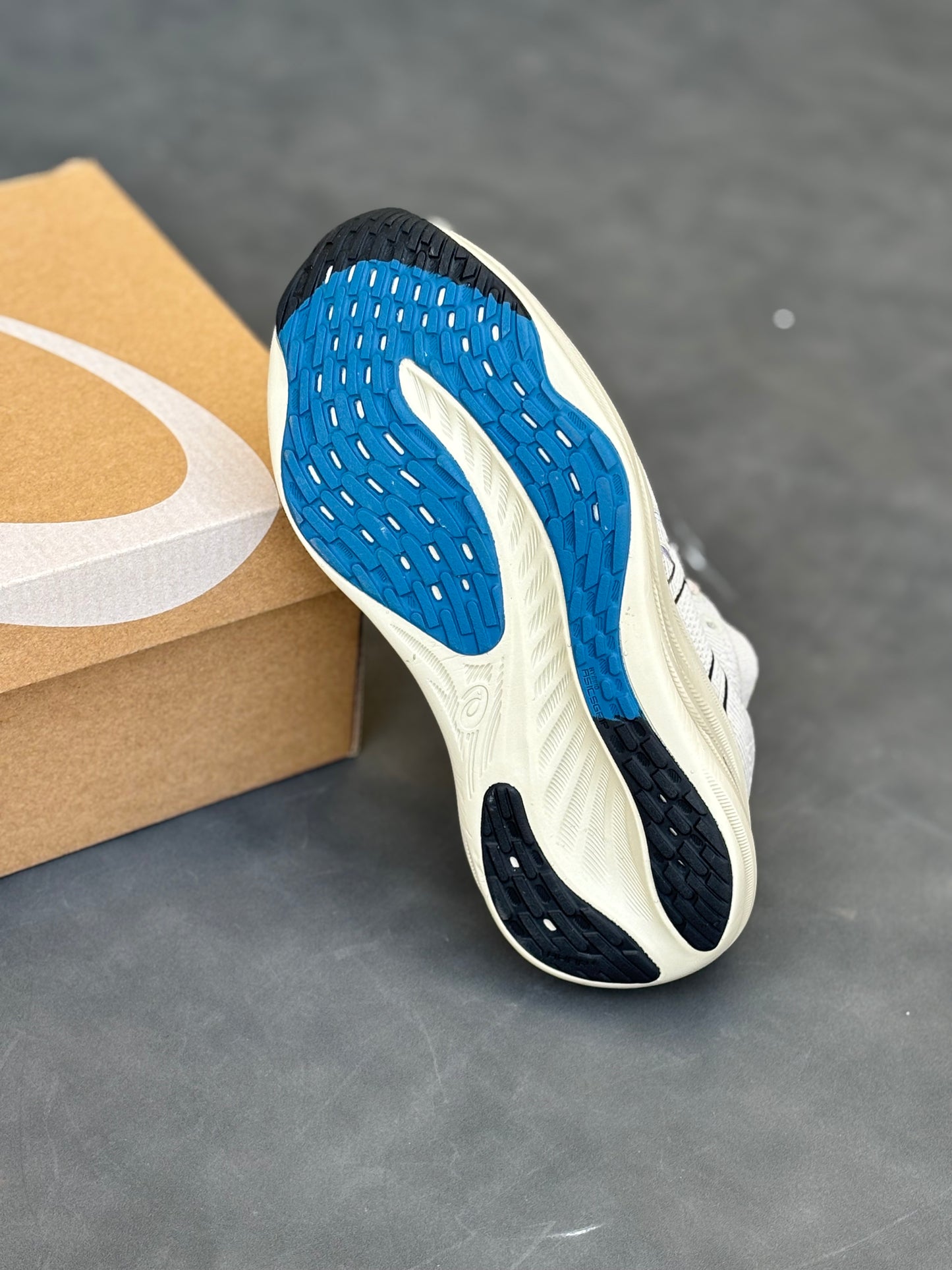 ASICS NIMBUS 27