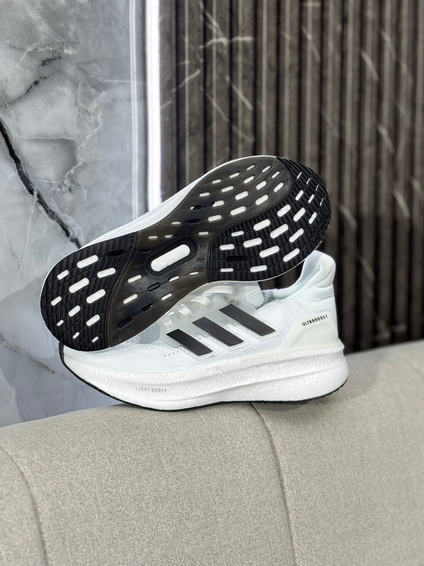 ADIDAS ULTRABOOST