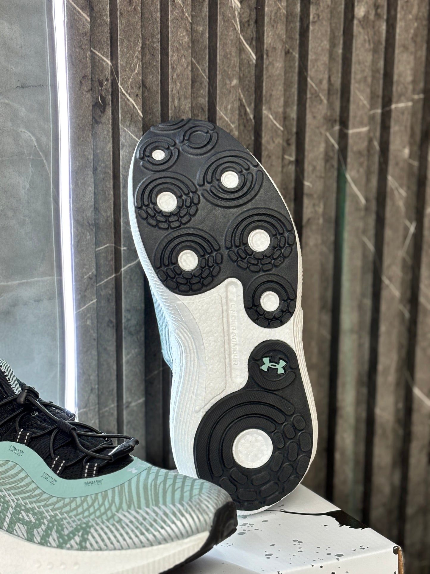 UNDER ARMOUR STORM