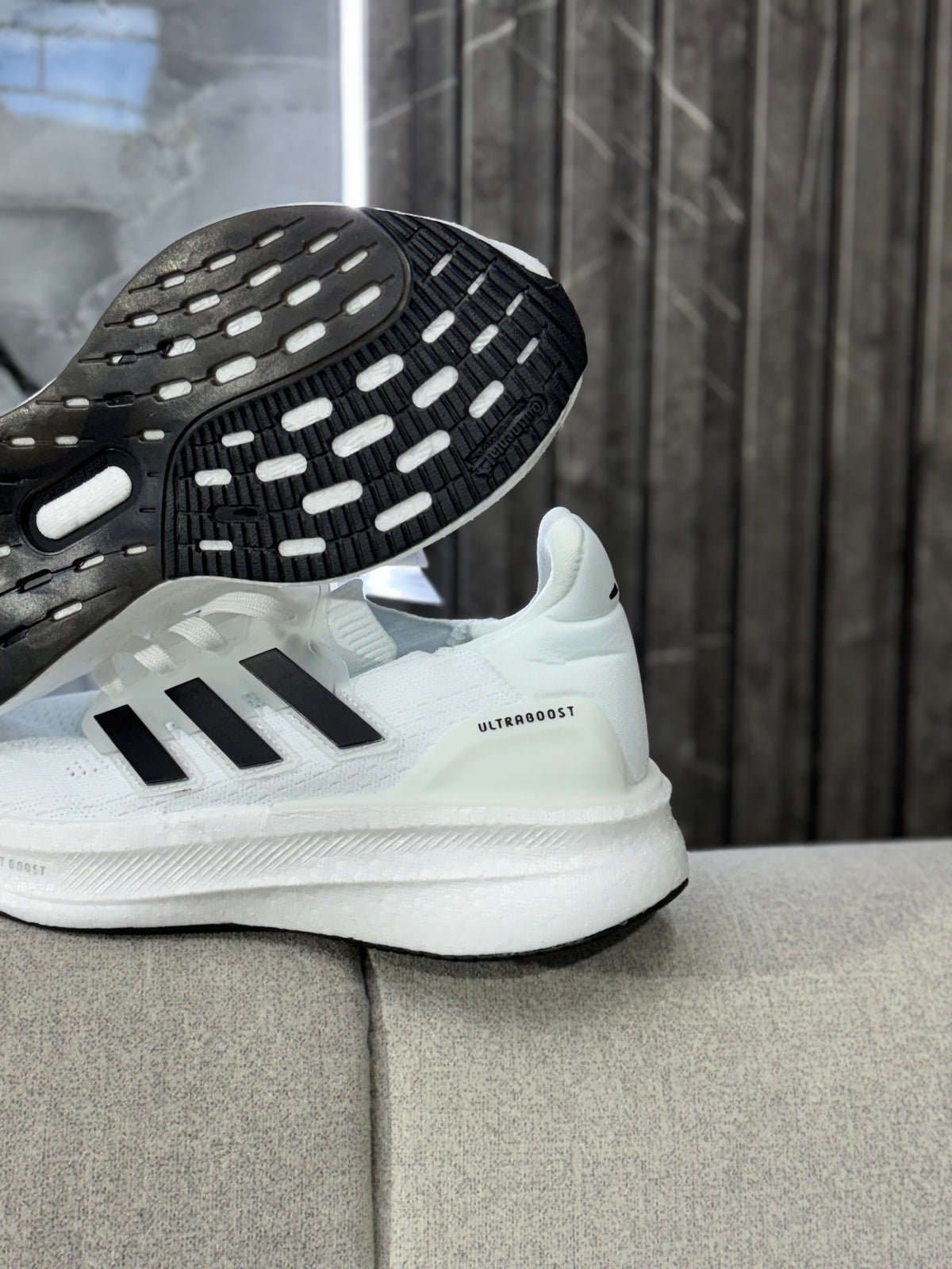 ADIDAS ULTRABOOST