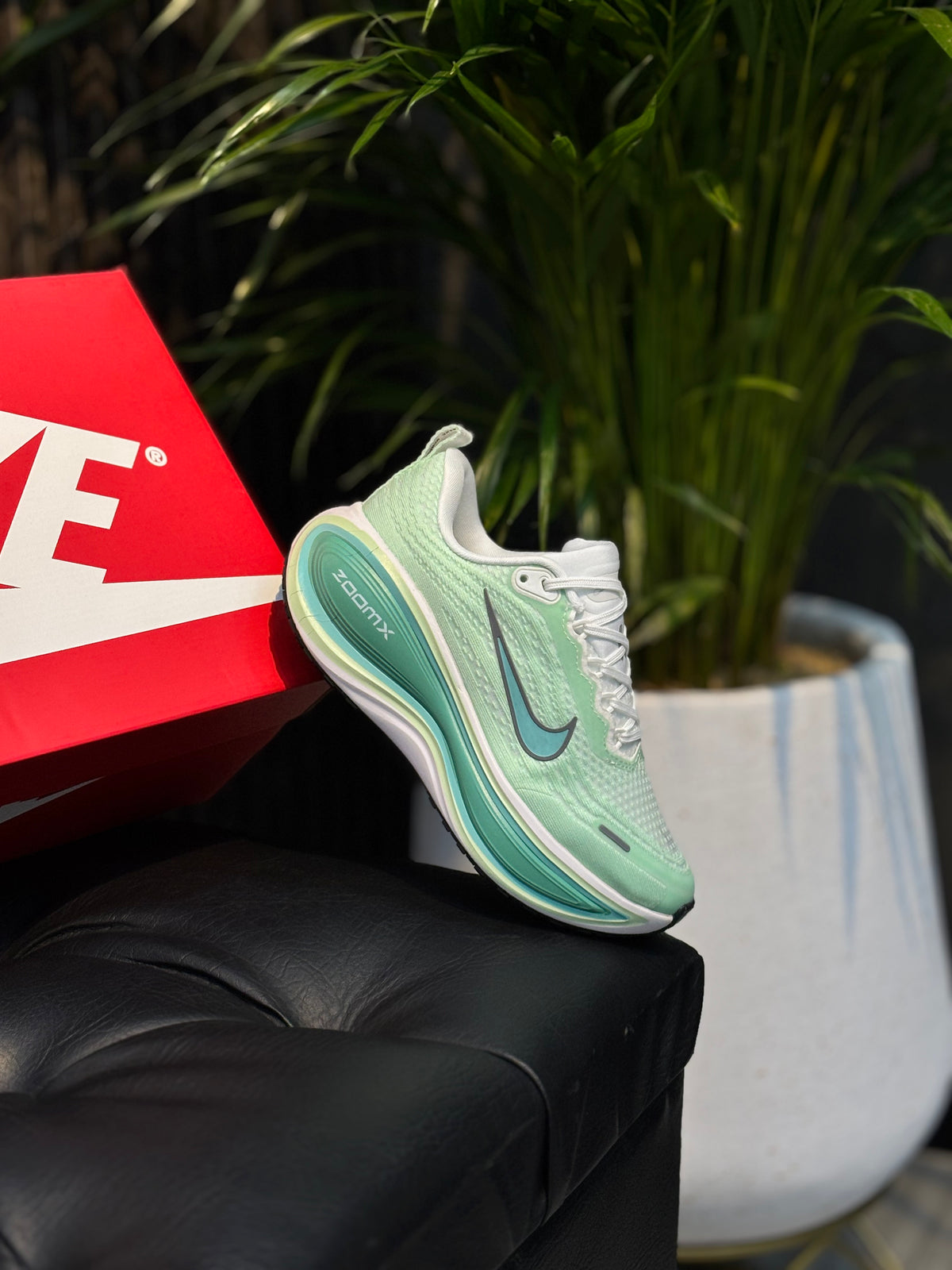 NIKE VOMERO PLUS