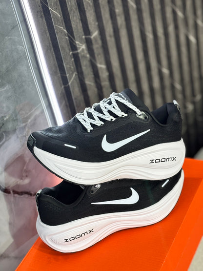 NIKE VOMERO PLUS