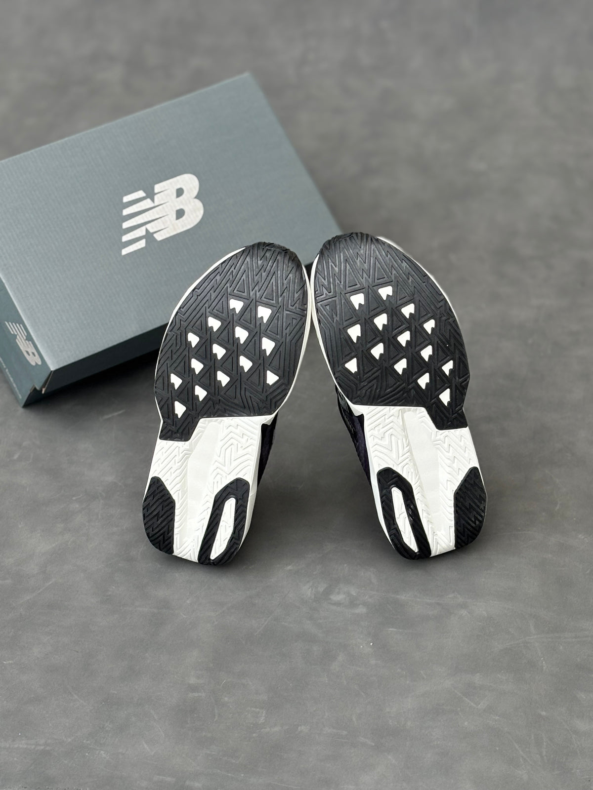 NEW BALANCE REBEL