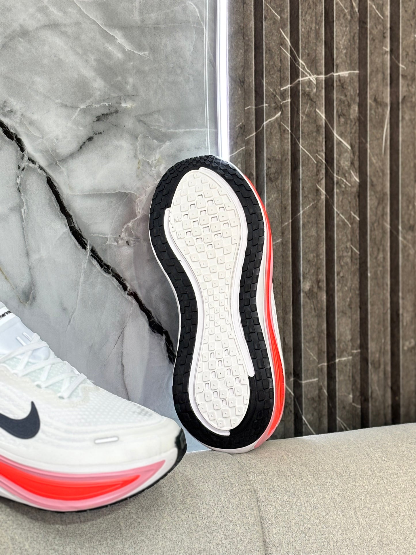 NIKE VOMERO PLUS
