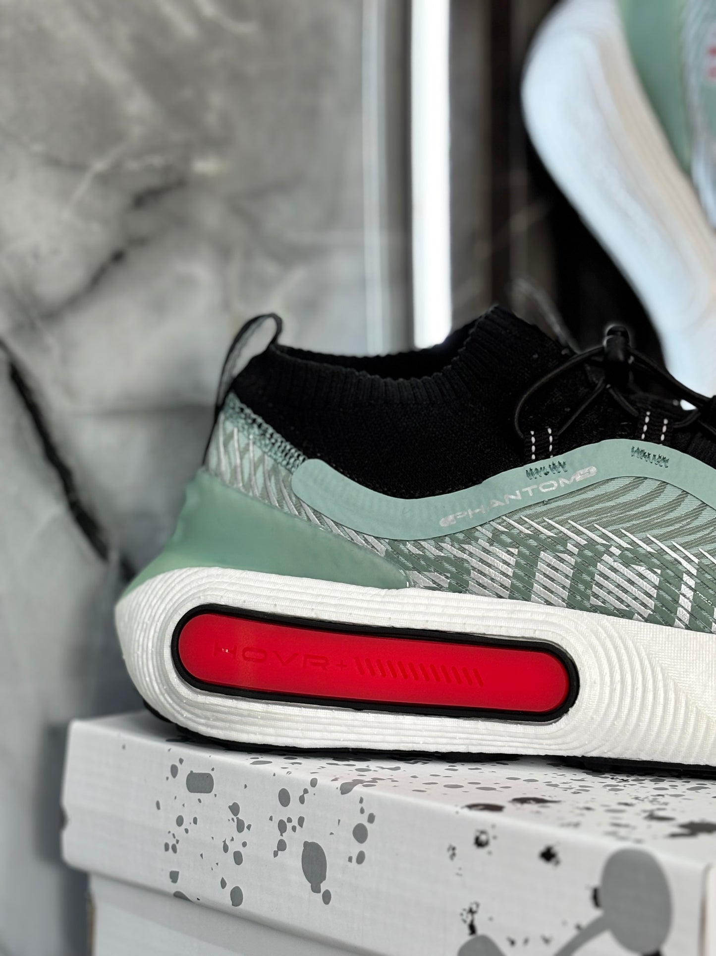 UNDER ARMOUR STORM