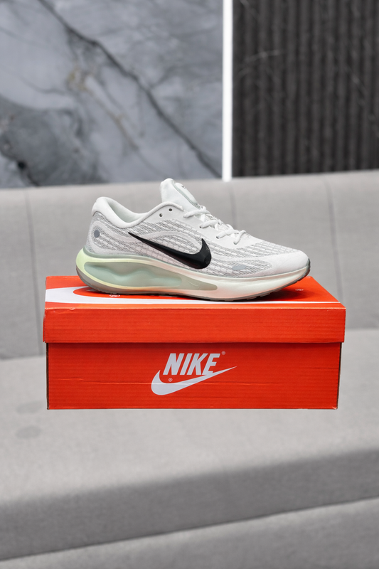 NIKE JOURNEY RUN