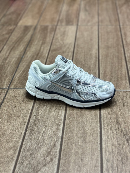 NIKE VOMERO 5