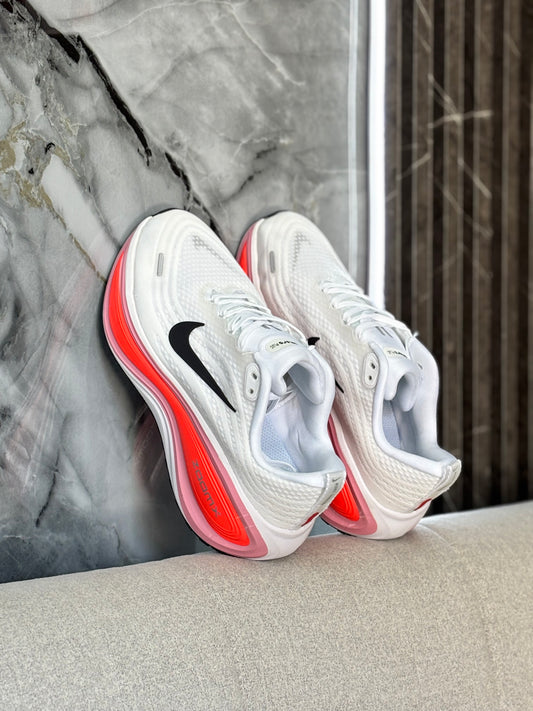 NIKE VOMERO PLUS